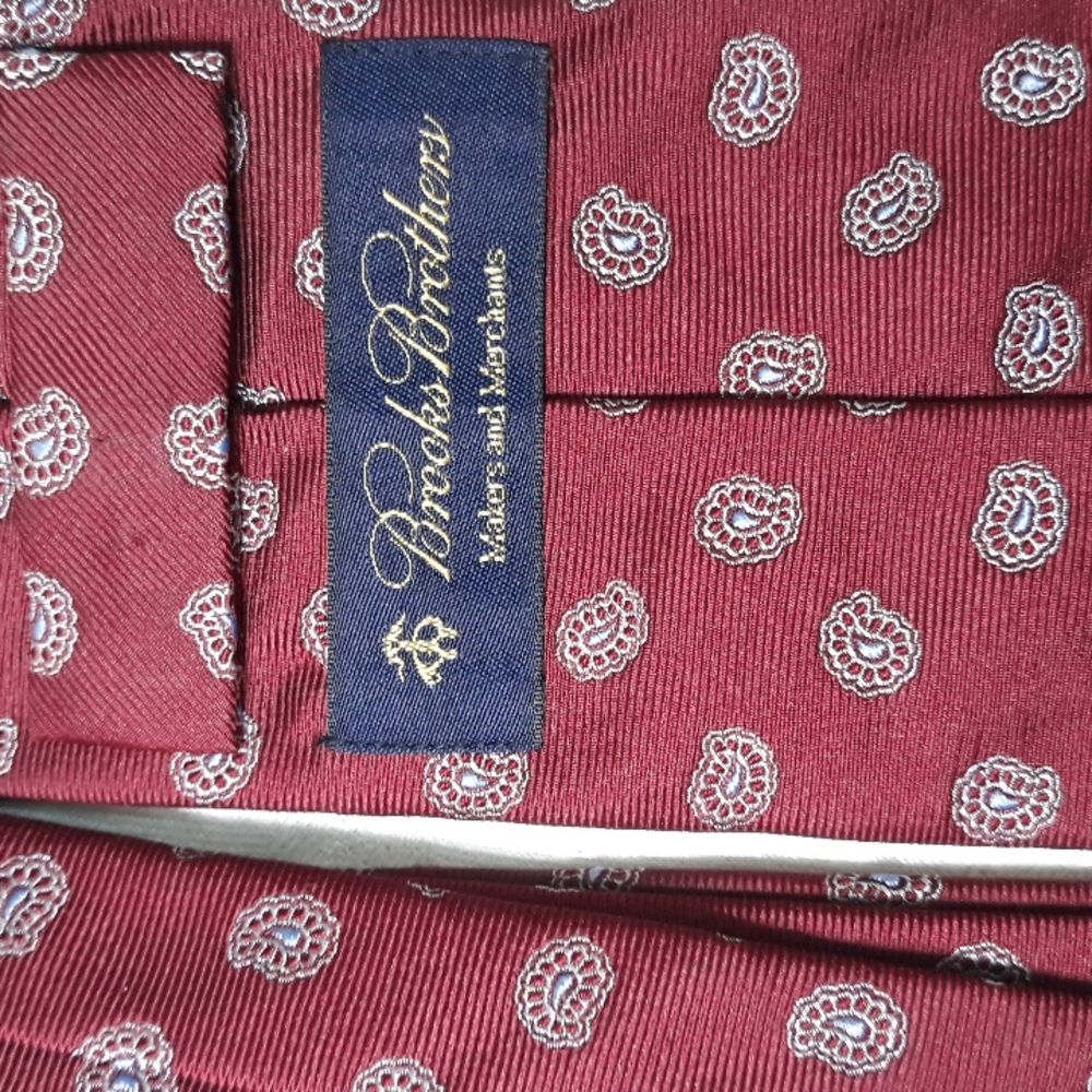 Brooks Brothers mini paisley silk tie on red background